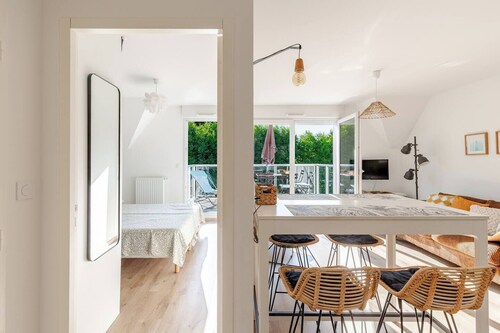 T2 balcony, quiet, bright and well located