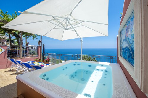 Palazzo Rocco - Villa Sunshining NEW - 4 rooms/4 bath -10 Pax - Heated Jacuzzi