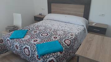 4 slaapkamers, een strijkplank/strijkijzer, gratis wifi, beddengoed