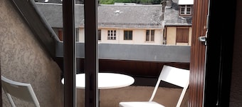 Quiet T2 Bis in the center of Bagneres-de-Luchon with balcony and garage