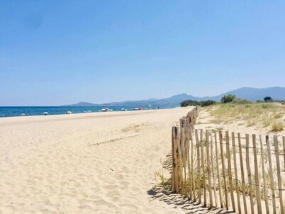 Le Barcarès T2 with terrace 200 m from the beach