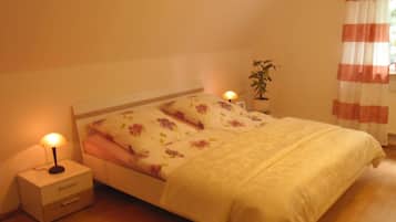 2 Schlafzimmer, Zimmersafe, Bügeleisen/Bügelbrett, WLAN