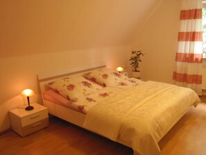 2 Schlafzimmer, Zimmersafe, Bügeleisen/Bügelbrett, WLAN