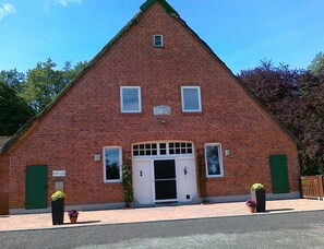 Unclassified image, 2 of 30, button