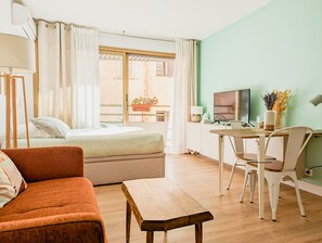 1 bedroom, iron/ironing board, WiFi, bed sheets - ☆Les Beaux Jours.Calm & Sunny Balcony-city center☆ (Antibes)