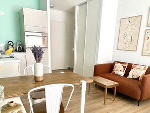 Interior - ☆Les Beaux Jours.Calm & Sunny Balcony-city center☆ (Antibes)