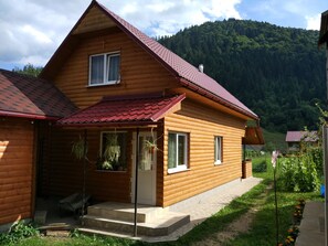 Exterior - Private estate "Guslyashki". It offers a garden, free Wi-Fi and a sauna.   (Kolochava)