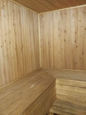 Sauna - Private estate "Guslyashki". It offers a garden, free Wi-Fi and a sauna.   (Kolochava)