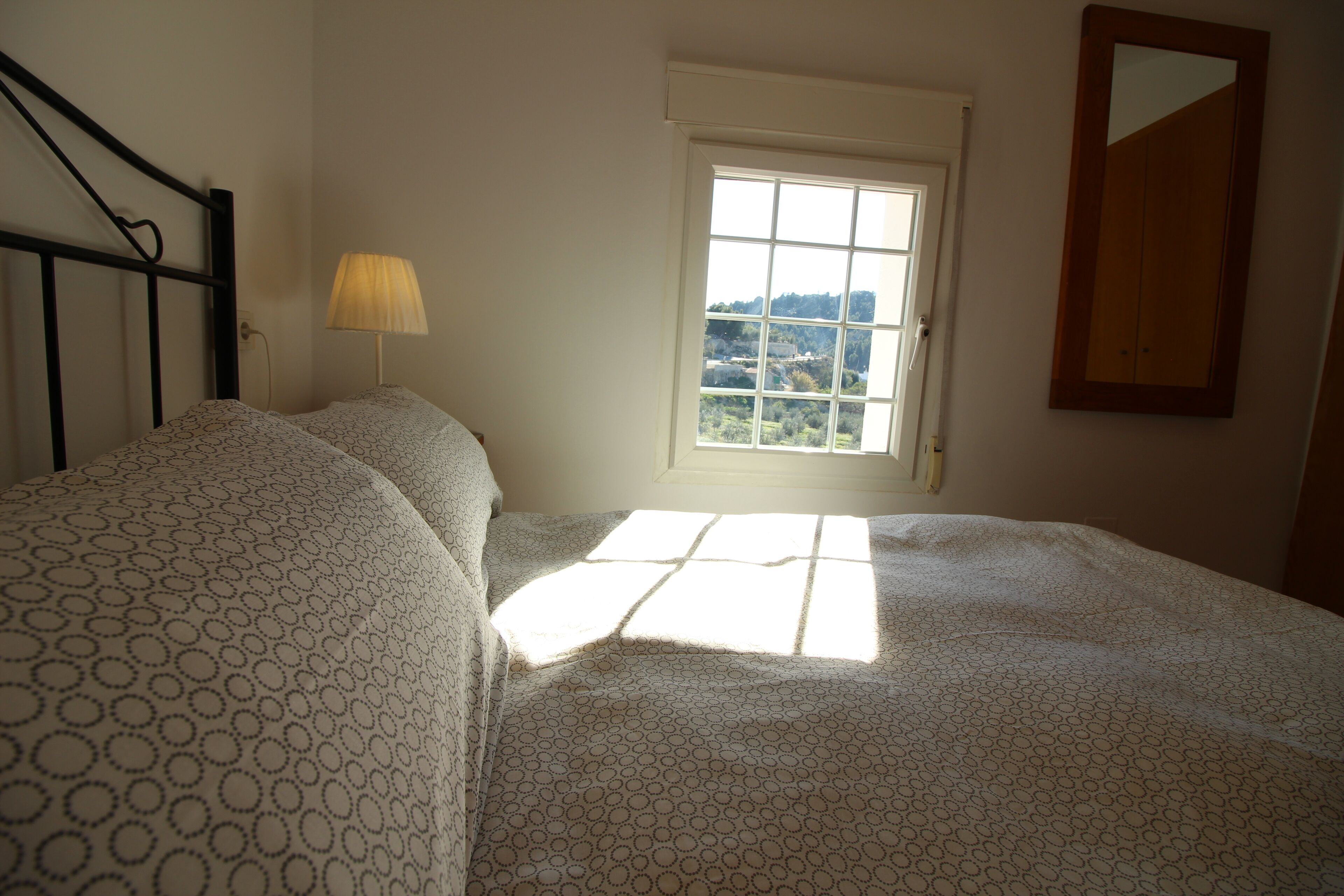 2 habitaciones, tabla de planchar con plancha, wifi y ropa de cama 