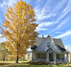 Exterior - Secluded 19th century Farmhouse with mountain views (Clarksburg)
