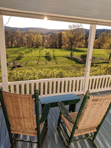 Secluded 19th century Farmhouse with mountain views