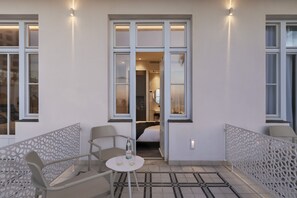 In-room safe, desk, free WiFi, bed sheets - The Herbert (Tel Aviv)