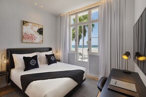 华丽客房, 阳台, 海景 | 客房内保险箱、办公桌、免费 WiFi、床单