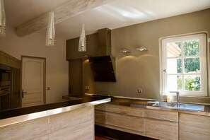 Fridge, microwave, oven, dishwasher - Charming property with SWIMMING POOL in the Luberon (Saint-Saturnin-lès-Apt)