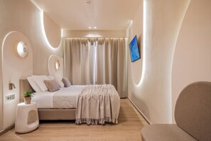 Minibar, Zimmersafe, Schreibtisch, Verdunkelungsvorhänge