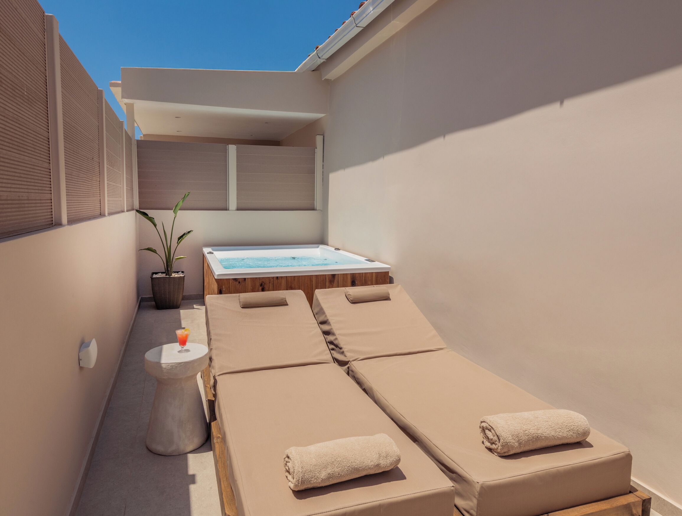 Junior Suite with Outdoor Hot Tub | Terras