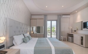 Superior Triple Room, Balcony