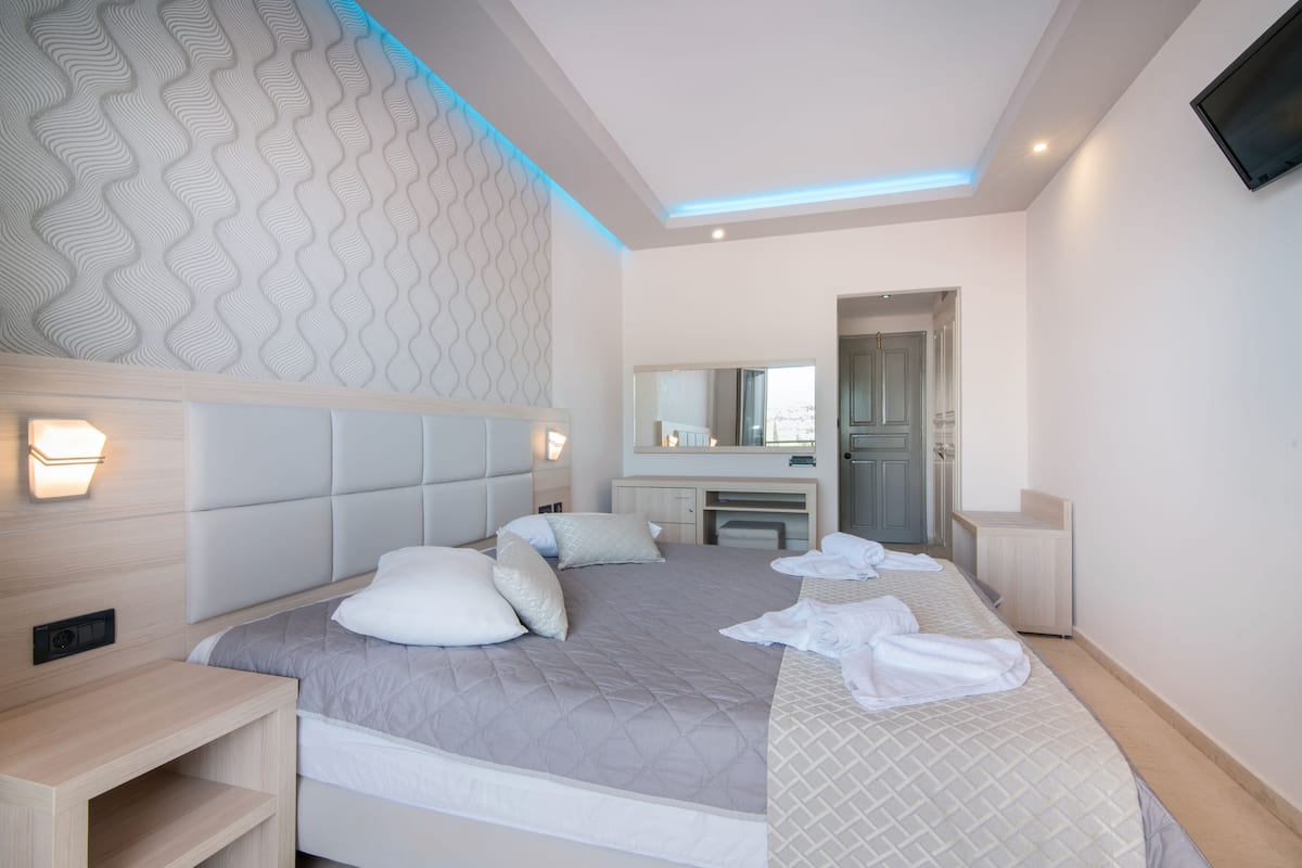 Superior Double or Twin Room, Balcony | Minibar, in-room safe, desk, blackout drapes