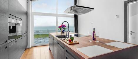 Fridge, oven, dishwasher, coffee/tea maker