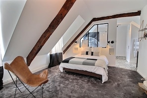 Deluxe Double Room (3) | Individually decorated, desk, laptop workspace, soundproofing - Artefact (Lamballe-Armor)