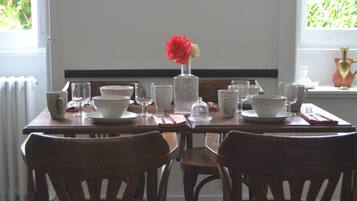 Bao gồm bữa sáng buffet hàng ngày