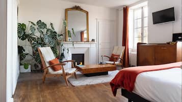 Signature-Doppelzimmer (1) | Individuell dekoriert, Schreibtisch, laptopgeeigneter Arbeitsplatz