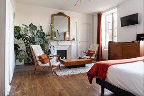 Habitació doble destacada (1) | Decoració individual i escriptori 