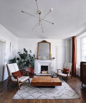 Signature-Doppelzimmer (1) | Individuell dekoriert, Schreibtisch, laptopgeeigneter Arbeitsplatz