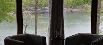 Gorgeous bluffs on Lake Ann - private dock