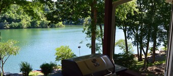 Gorgeous bluffs on Lake Ann - private dock