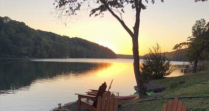Gorgeous bluffs on Lake Ann - private dock