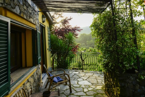 THE HOUSE IN THE WOODS, a corner of paradise a stone's throw from the sea