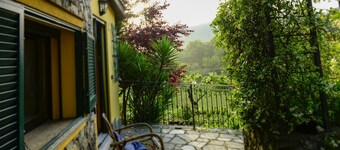 THE HOUSE IN THE WOODS, a corner of paradise a stone's throw from the sea