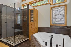 Shower, jetted bath, hair dryer, towels