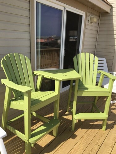 NEWLY RENOVATED! Family and pet friendly, 4 bedroom home with amazing views