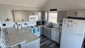 KylskÄp, mikrovÄgsugn, ugn och spishÀll