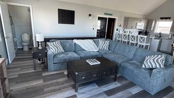 Fernseher, Kamin, DVD-Player, Bücher