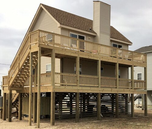 NEWLY RENOVATED! Family and pet friendly, 4 bedroom home with amazing views