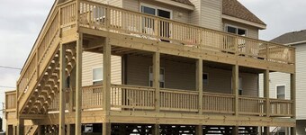 NEWLY RENOVATED! Family and pet friendly, 4 bedroom home with amazing views