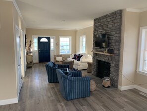 Smart TV, fireplace, table tennis, books - New Construction 2021 beachfront with amazing sunsets and pool (Villas)