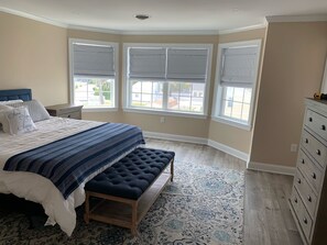 5 bedrooms, desk, free WiFi, bed sheets