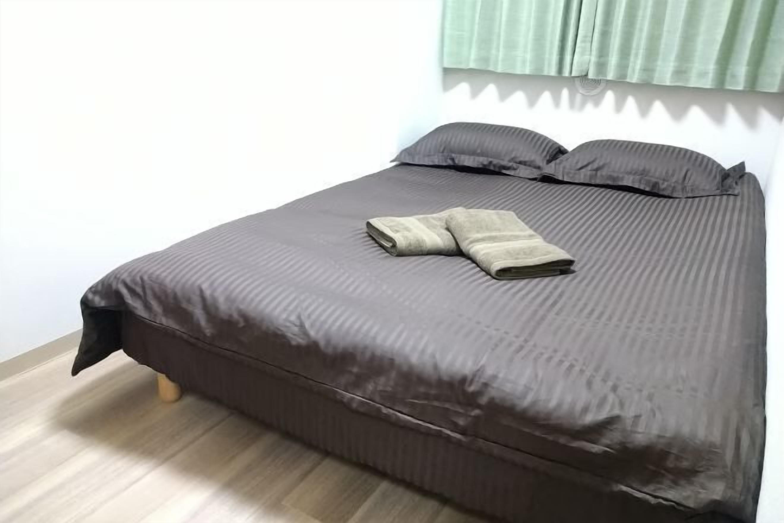 Soundproofing, free WiFi, bed sheets