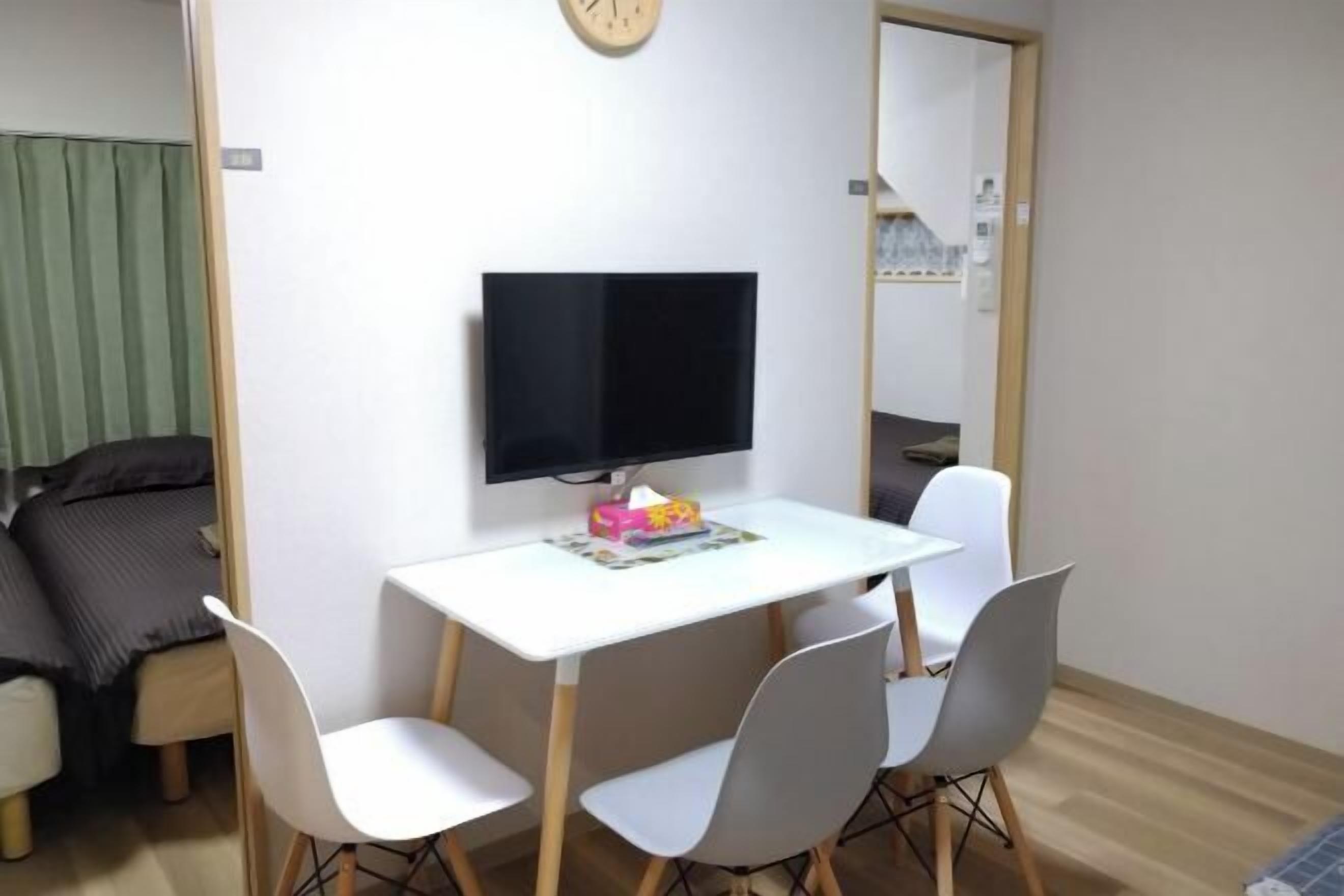 Soundproofing, free WiFi, bed sheets