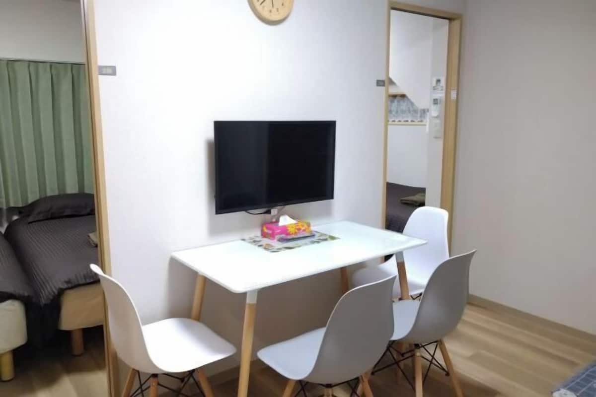 2 bedrooms, soundproofing, free WiFi, bed sheets