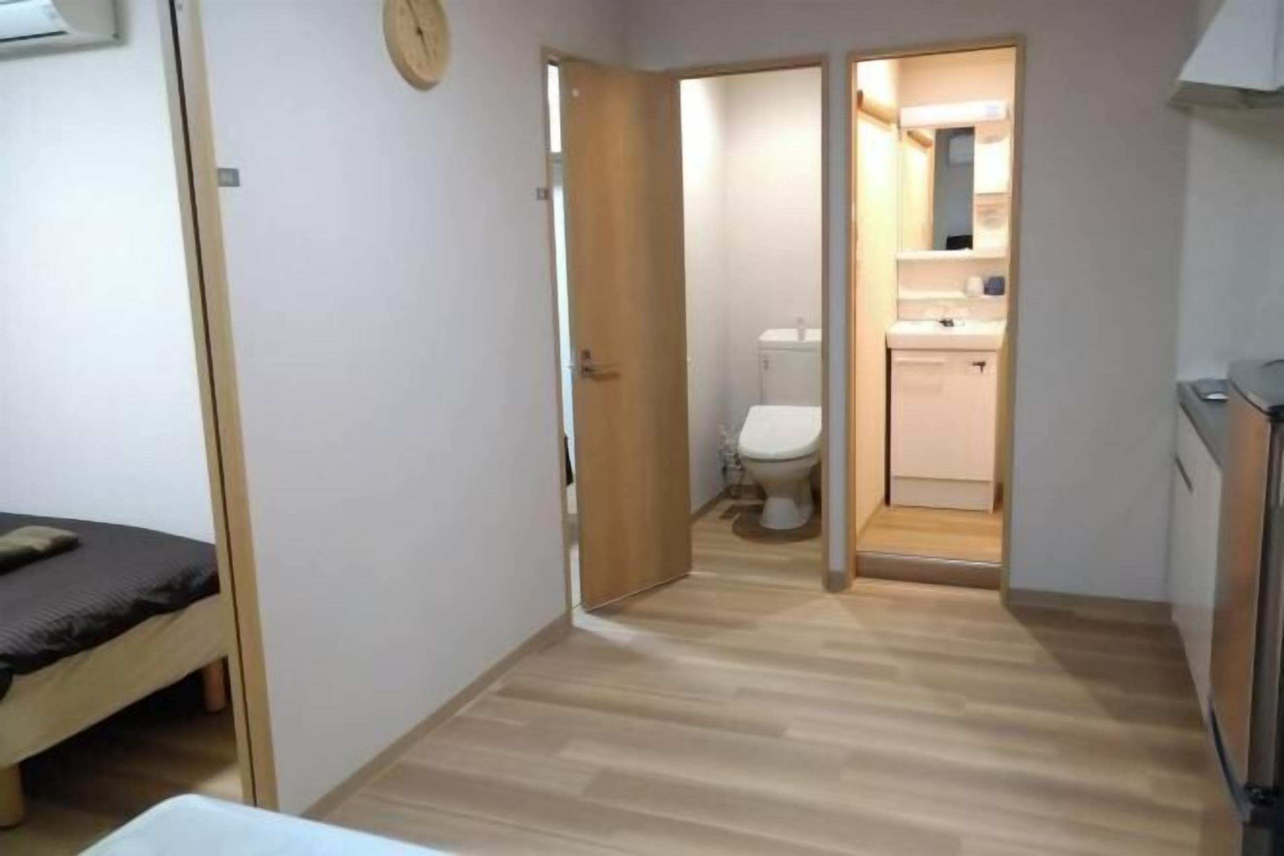 Soundproofing, free WiFi, bed sheets