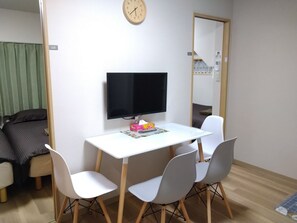 Comfort Apartment (202) | In-room dining - Issyuku Higashiueno Hotel (Tokyo)