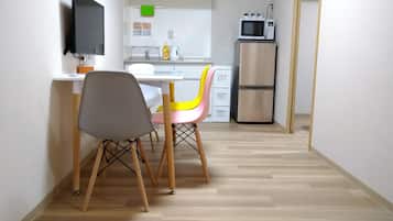 Comfort Apartment (102) | In-room dining
