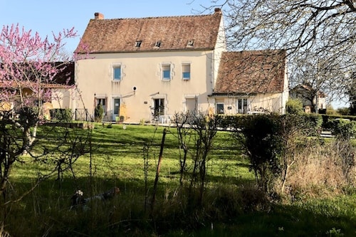 Gite in the Loiret, near the Loire, on the banks of the Briare canal.