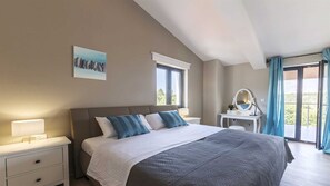 4 makuuhuonetta, silitysrauta/-lauta, ilmainen Wi-Fi, vuodevaatteet