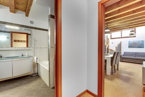 Interior - New apartment, wi-fi and air conditioning, comfortable and quiet. (Venezia)